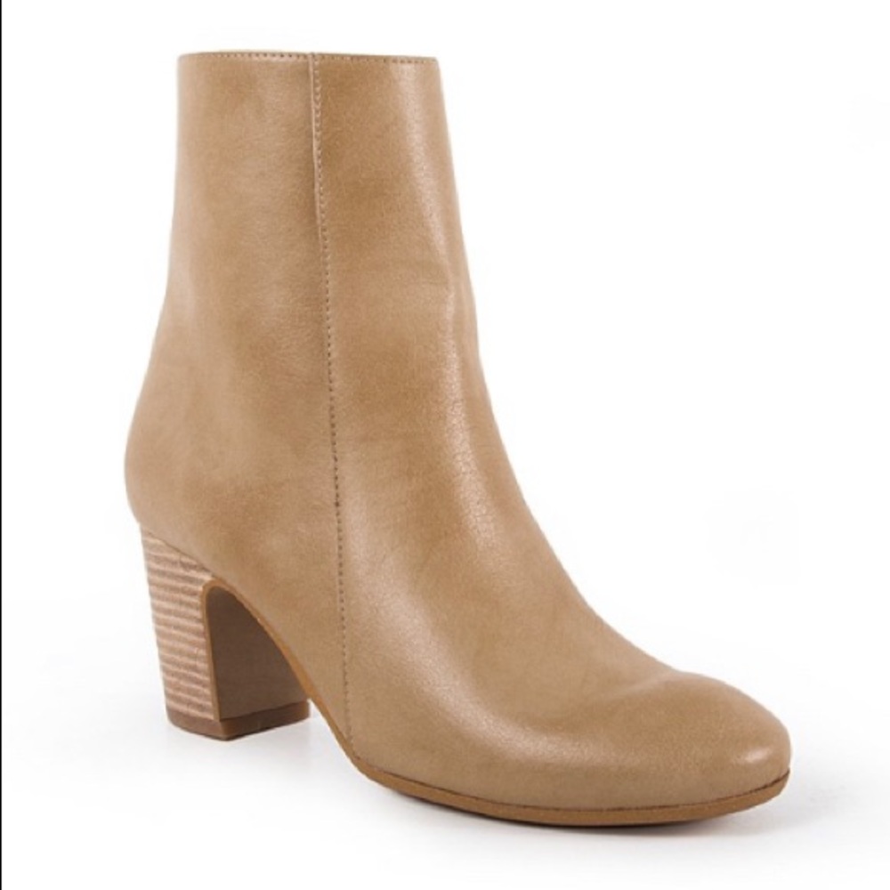 Tan vegan boot from Novacas - Size 41 (10 US)